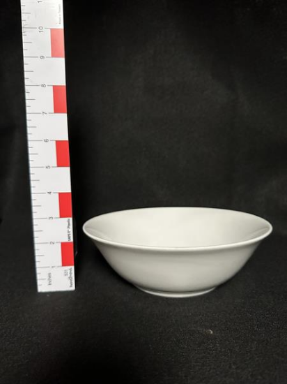 Picture of White China Bow 8"l no lid 36oz